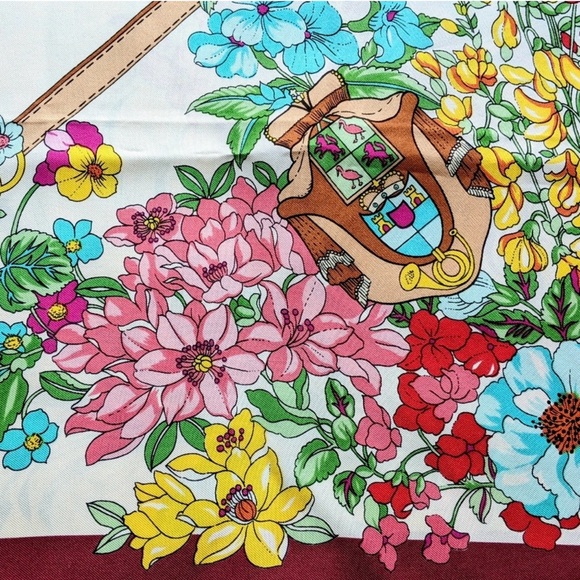 SOLD ELSEWHERE 🌴Gucci silk scarf - Picture 4 of 6